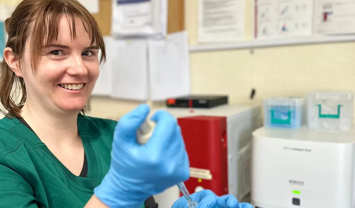 veterinary nurse in laboratory